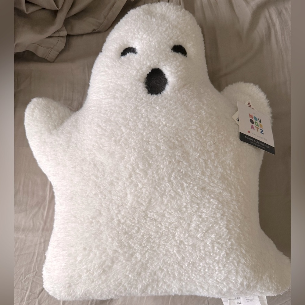 NOVOGRATZ HALLOWEEN GHOST SHERPA PILLOW